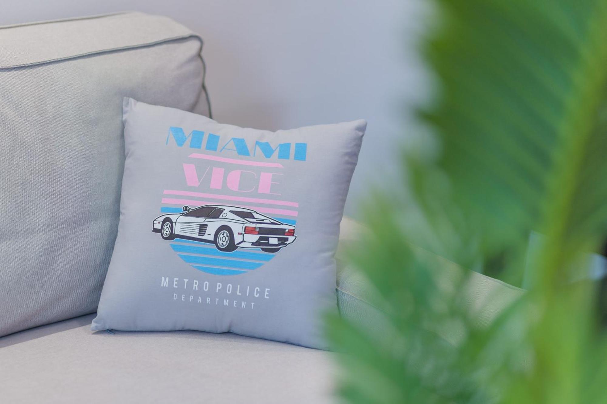 Miami Vice Apartment With Balcony Будапеща Екстериор снимка