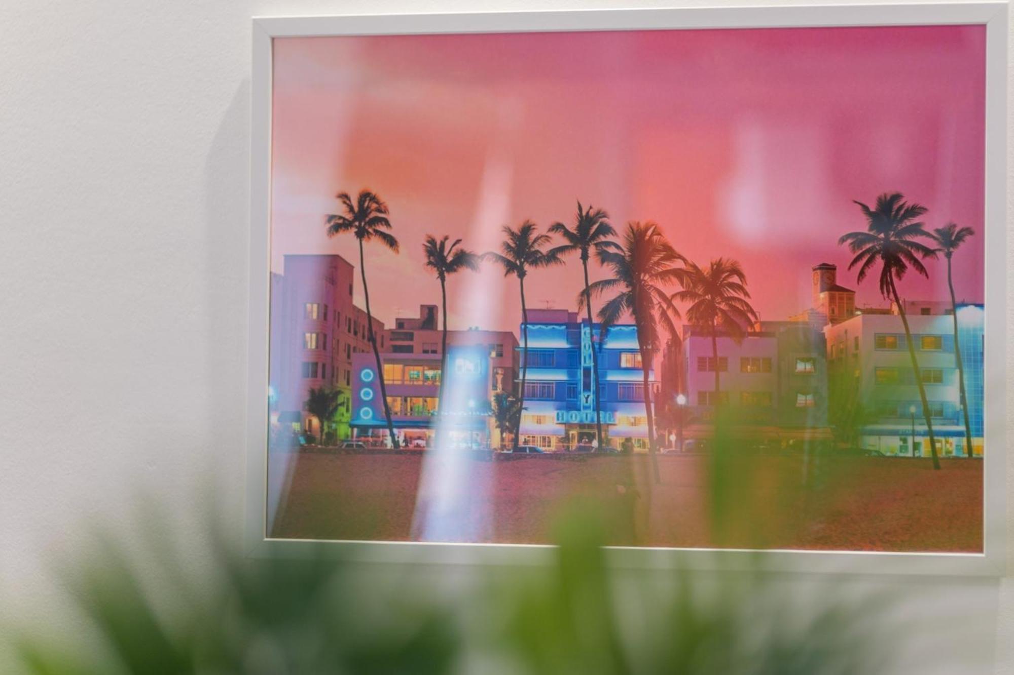 Miami Vice Apartment With Balcony Будапеща Екстериор снимка