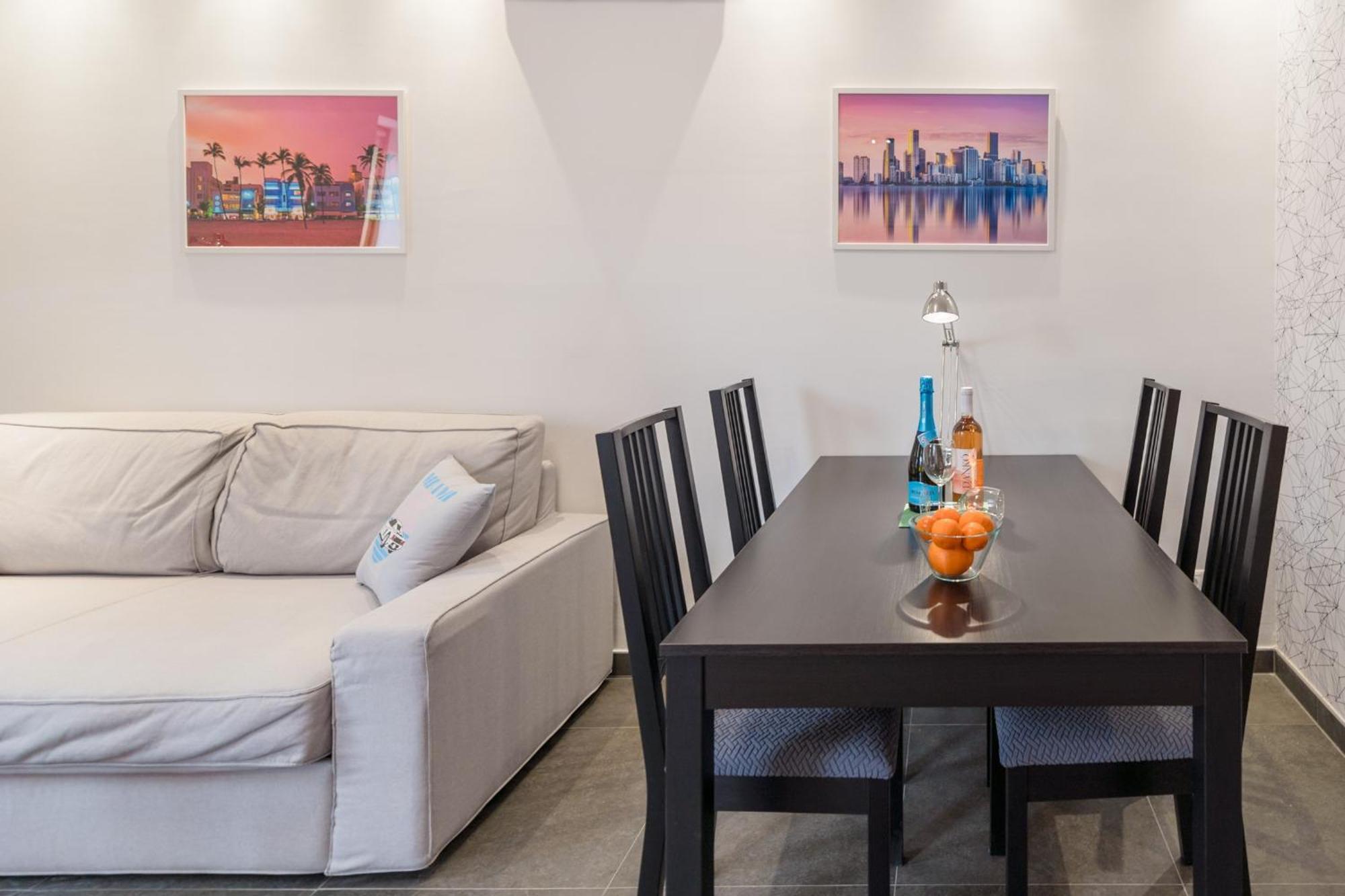Miami Vice Apartment With Balcony Будапеща Екстериор снимка